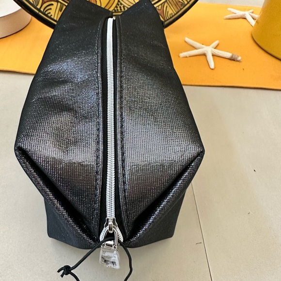 MWT Coach Silver Travel Case - Picture 3 of 9